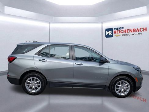 Used 2023 Chevrolet Equinox LS w/ Driver Confidence II Package FWD image 2