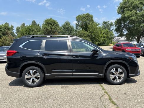 Used 2024 Subaru Ascent Premium w/ Convenience Package AWD/4WD image 2