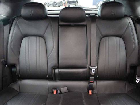 Used 2021 Maserati Levante image 38
