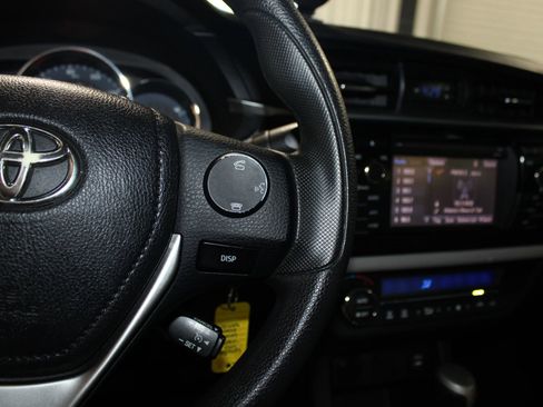 Used 2016 Toyota Corolla LE FWD image 18