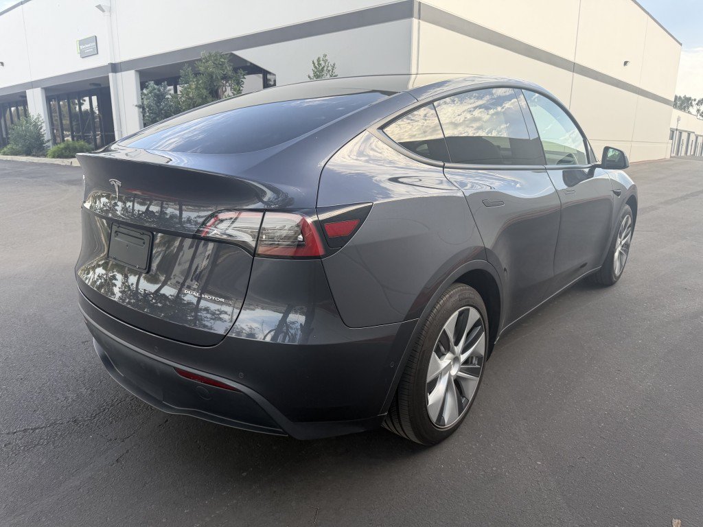 Used 2021 Tesla Model Y Long Range AWD/4WD image 3