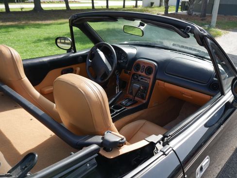 Used 1997 MAZDA MX-5 Miata RWD image 40