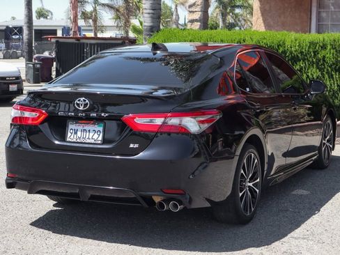 Used 2019 Toyota Camry SE FWD image 8