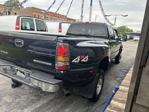 Used 2005 Chevrolet Silverado 3500 LS w/ Heavy-Duty Power Package AWD/4WD image 4