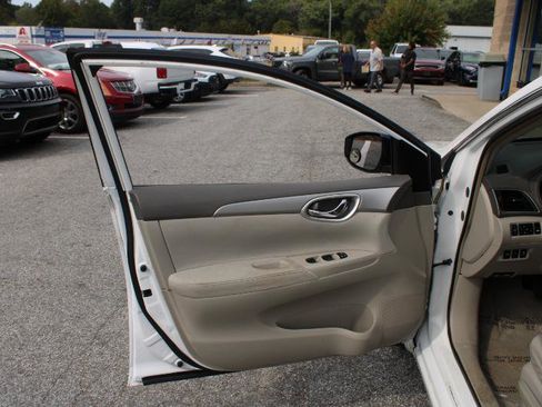 Used 2013 Nissan Sentra S image 19