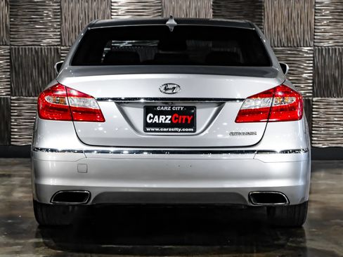 Used 2013 Hyundai Genesis 3.8 w/ Premium Pkg RWD image 9