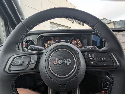 New 2026 Jeep Wrangler Unlimited Rubicon AWD/4WD image 23