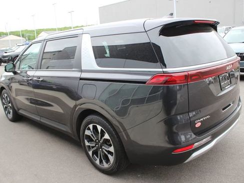 Used 2024 Kia Carnival EX FWD image 30