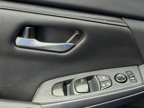 Used 2025 Nissan Sentra SV image 18