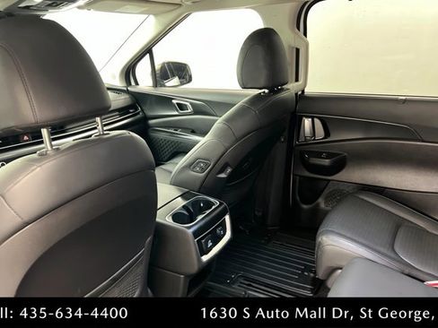 Used 2025 Kia Carnival SX Prestige image 18