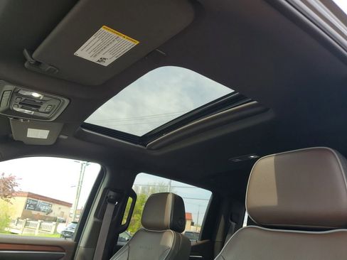 Used 2023 GMC Sierra 1500 Denali w/ Denali Reserve Package AWD/4WD image 17