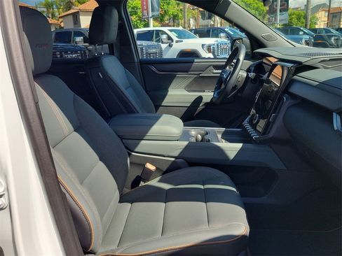 Used 2025 GMC Acadia AT4 image 27