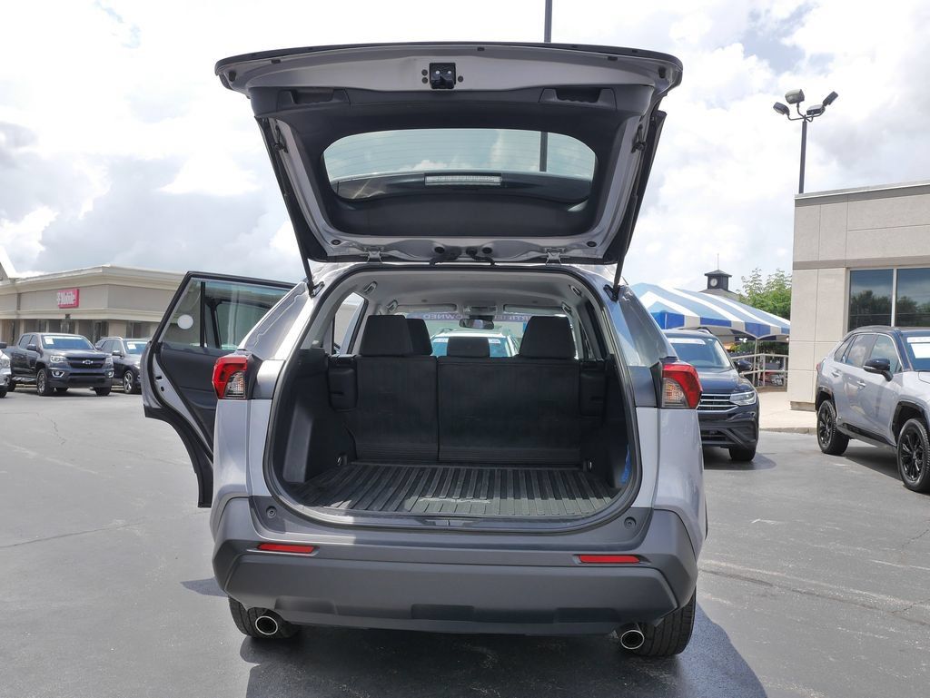 Used 2025 Toyota RAV4 LE AWD/4WD image 15