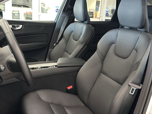 Used 2025 Volvo XC60 B5 Plus AWD/4WD image 23