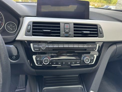 Used 2018 BMW 320i xDrive Sedan w/ Convenience Package AWD/4WD image 21