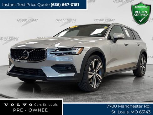 Used 2025 Volvo V60 B5 Cross Country Plus AWD/4WD image 1