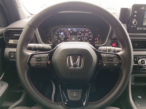 Used 2025 Honda Pilot Black Edition image 9