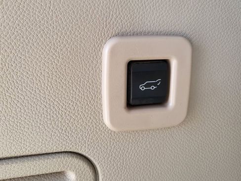 Used 2010 Ford Expedition Limited RWD image 15