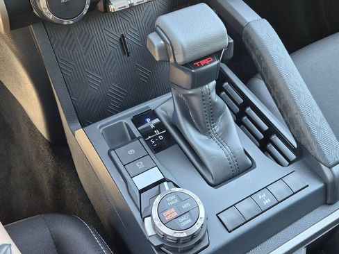 Used 2025 Toyota Tacoma TRD Off-Road AWD/4WD image 23