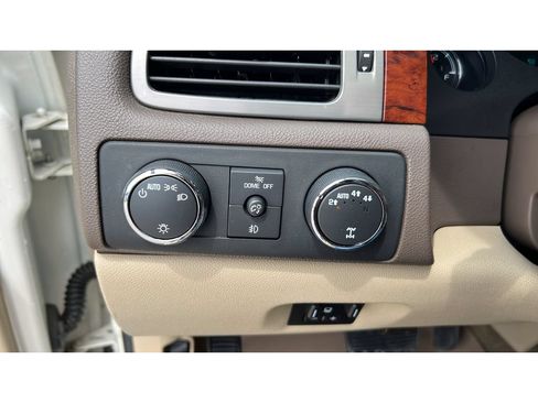 Certified 2013 Chevrolet Silverado 1500 LTZ w/ LTZ White Diamond Edition AWD/4WD image 23
