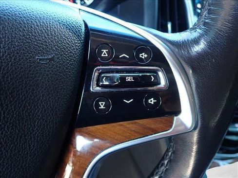 Used 2020 Cadillac Escalade Premium Luxury AWD/4WD image 18