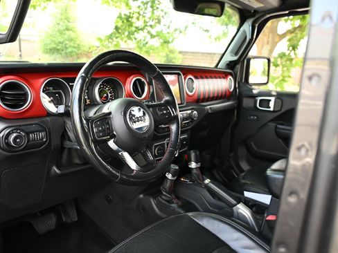 Used 2018 Jeep Wrangler Unlimited Rubicon w/ Dual Top Group AWD/4WD image 19