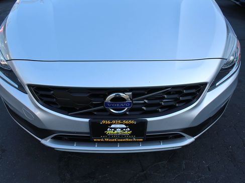 Used 2018 Volvo V60 T5 Cross Country image 9