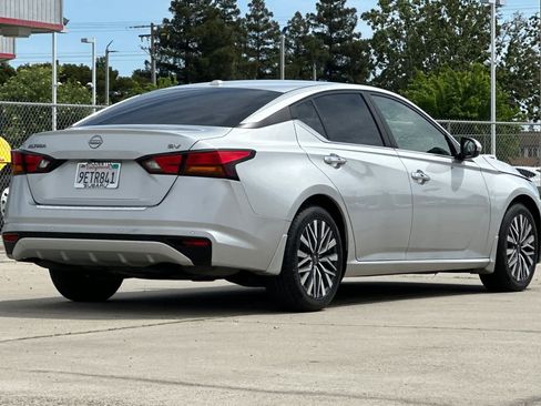 Used 2023 Nissan Altima 2.5 SV image 3