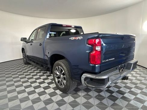 Used 2022 Chevrolet Silverado 1500 LT AWD/4WD image 39