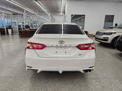 Used 2020 Toyota Camry SE FWD image 5