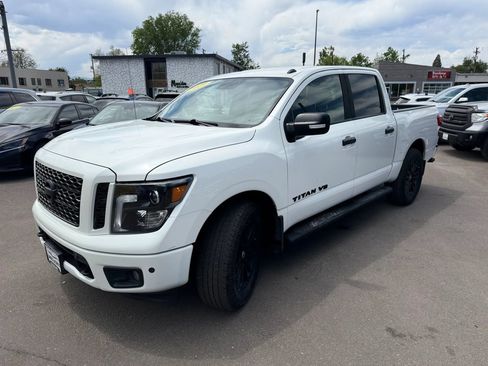 Used 2019 Nissan Titan SV w/ SV Convenience Package AWD/4WD image 5