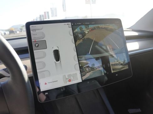 Used 2022 Tesla Model 3 image 10
