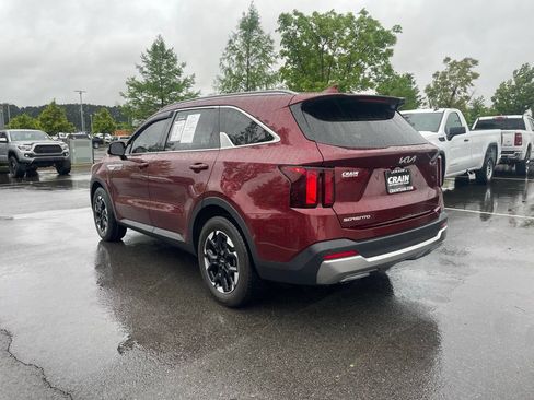 Certified 2025 Kia Sorento S FWD image 5