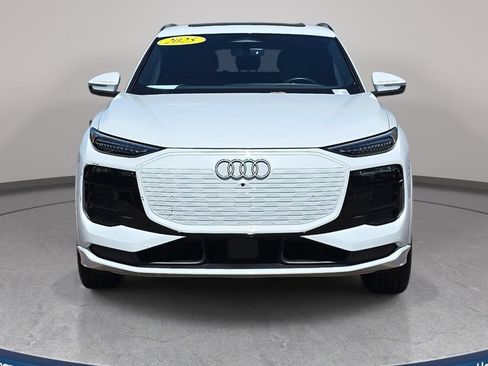 Used 2025 Audi Q6 e-tron Premium Plus w/ Premium Plus AWD/4WD image 3