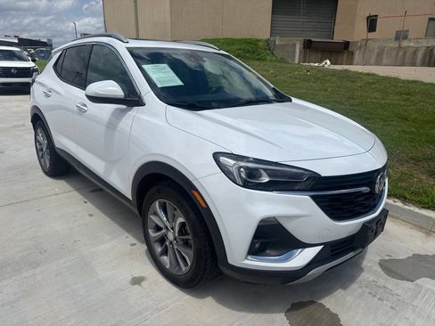 Used 2021 Buick Encore GX Essence w/ Experience Buick Package FWD image 3