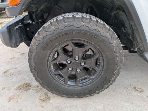 Used 2022 Jeep Gladiator Willys image 10