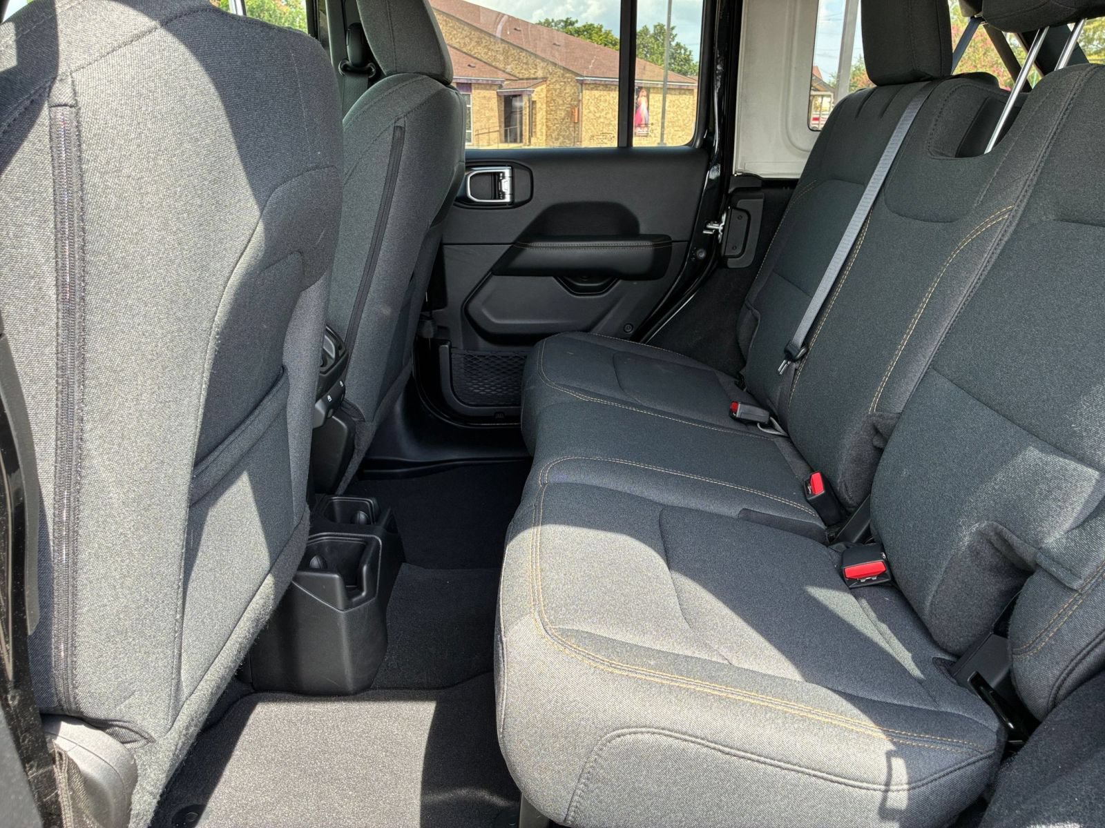 Used 2025 Jeep Wrangler Unlimited Sahara AWD/4WD image 24