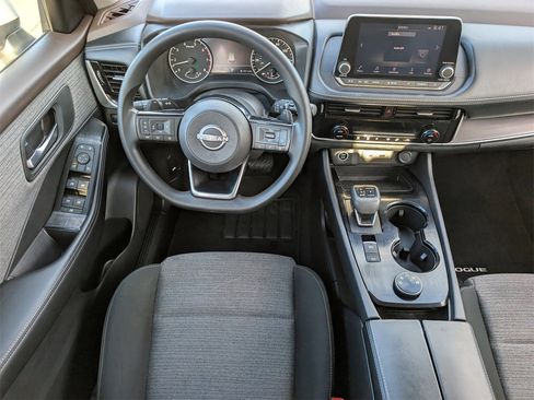 Certified 2022 Nissan Rogue SV image 10