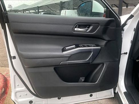 Certified 2025 Nissan Pathfinder SL w/ SL Premium Package image 21