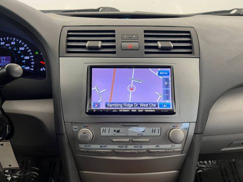 Used 2011 Toyota Camry XLE image 17