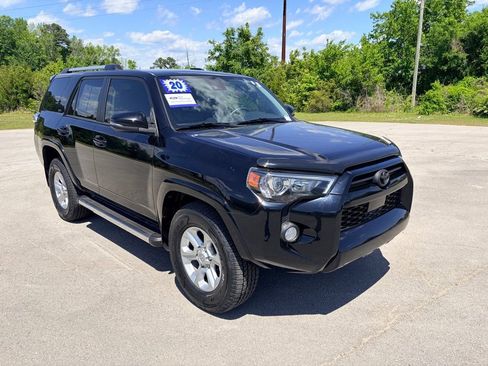 Used 2020 Toyota 4Runner SR5 Premium image 2