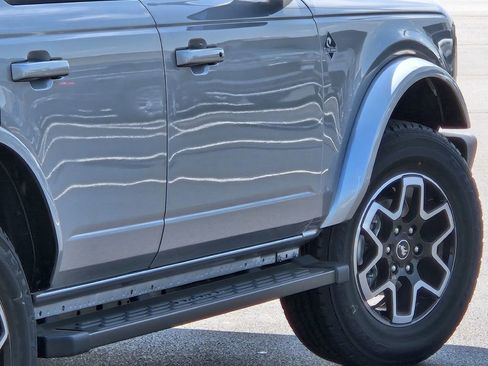 Used 2024 Ford Bronco Outer Banks image 12