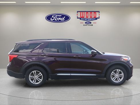 Used 2023 Ford Explorer XLT w/ Equipment Group 202A AWD/4WD image 2
