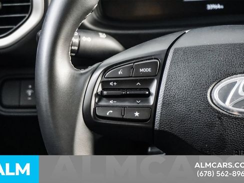 Used 2025 Hyundai Venue SEL image 25