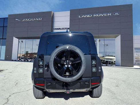 New 2026 Land Rover Defender 110 X-Dynamic SE image 4