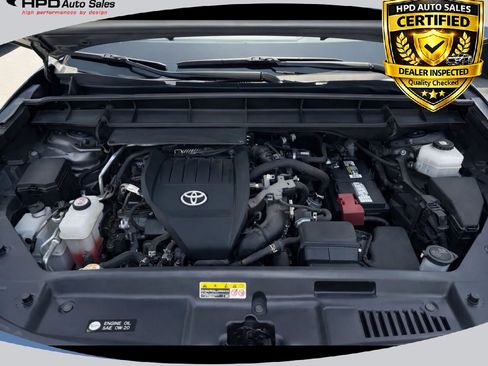 Used 2023 Toyota Highlander LE FWD image 17