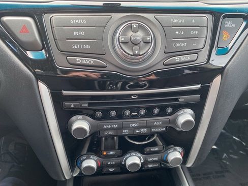 Used 2016 Nissan Pathfinder SV image 15