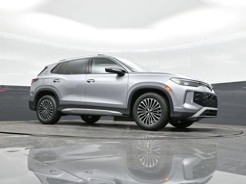 New 2026 Volkswagen Tiguan S FWD image 25