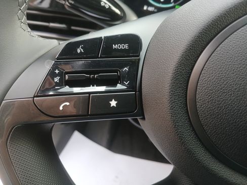 New 2025 Hyundai Elantra Limited image 18