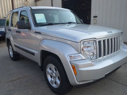 Used 2012 Jeep Liberty Sport image 4